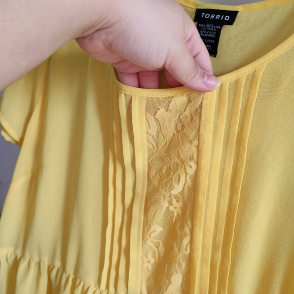 Plus Peplum Lace Flowy Top - Picture 6 of 15